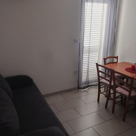 Apartmani Petra プリモシュテン エクステリア 写真