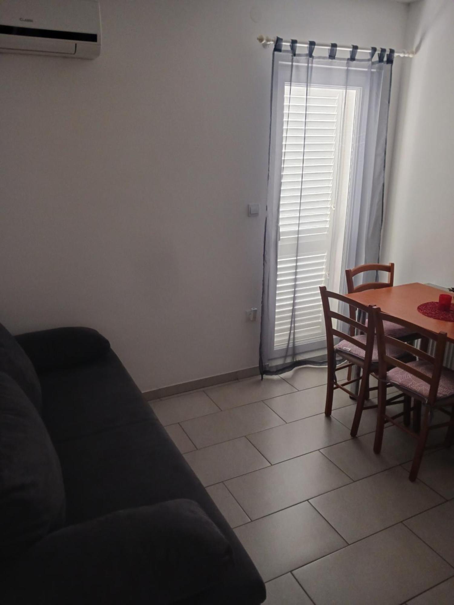 Apartmani Petra プリモシュテン エクステリア 写真
