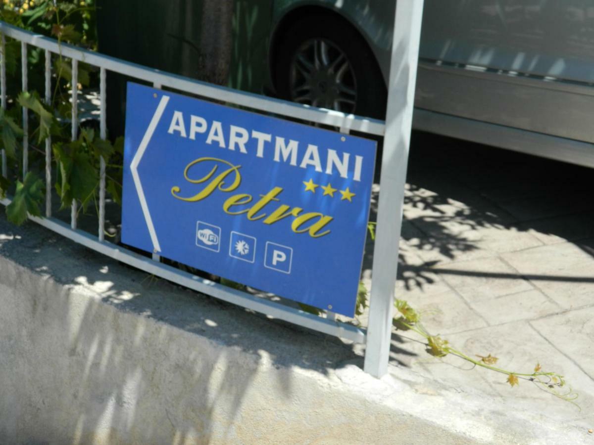 Apartmani Petra プリモシュテン エクステリア 写真